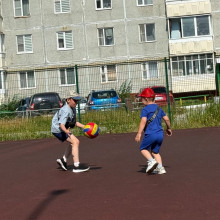 РАБОТА НА ДВОРОВЫХ ПЛОЩАДКАХ ПРОДОЛЖАЕТСЯ